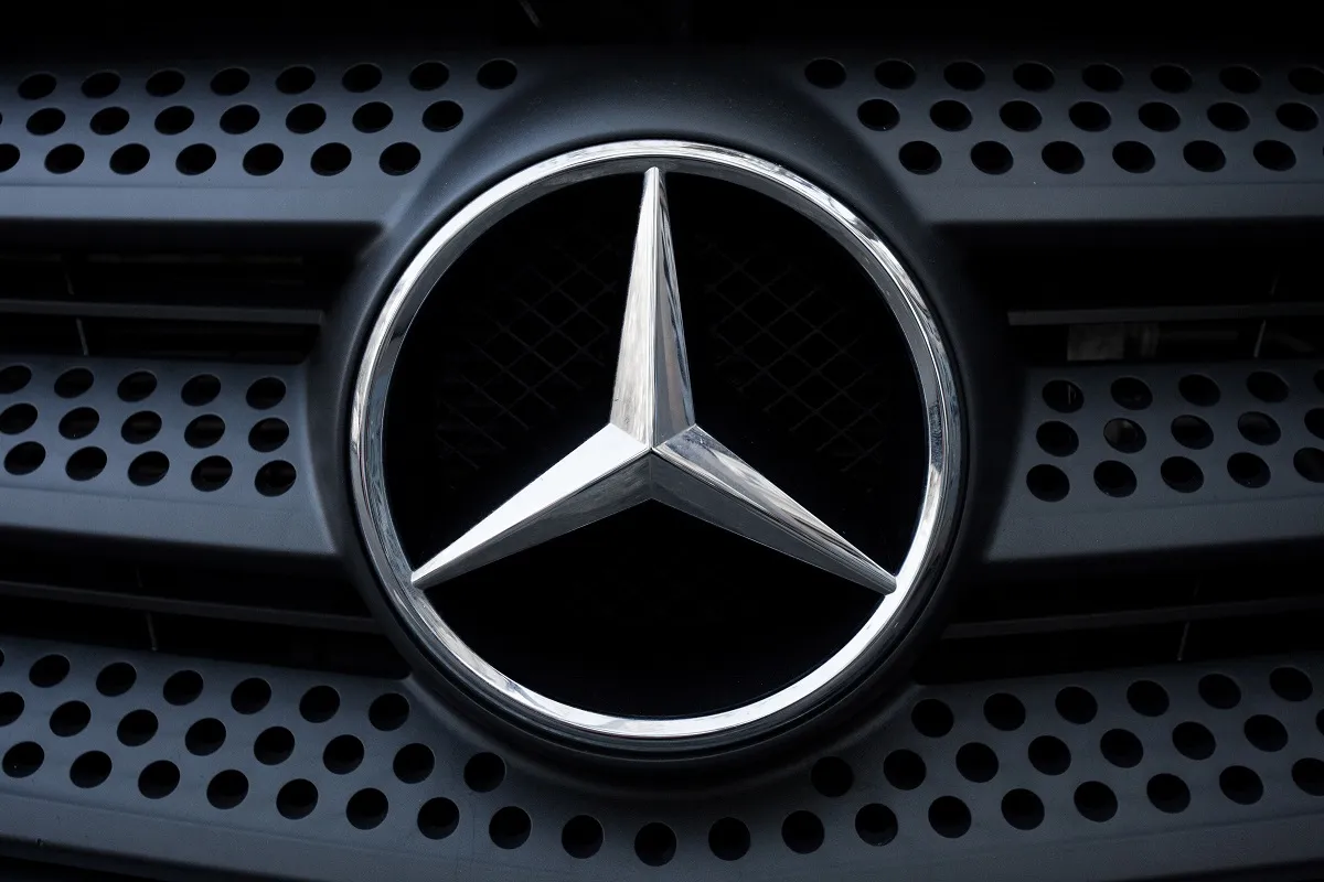 Mercedes car logo in Dubai